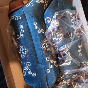 Size 8 cowgirl boots